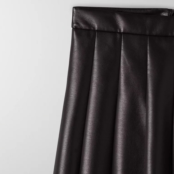 Aritzia Sunday Best Olive Mini 15” Skirt (Black Leather) - Picture 8 of 8